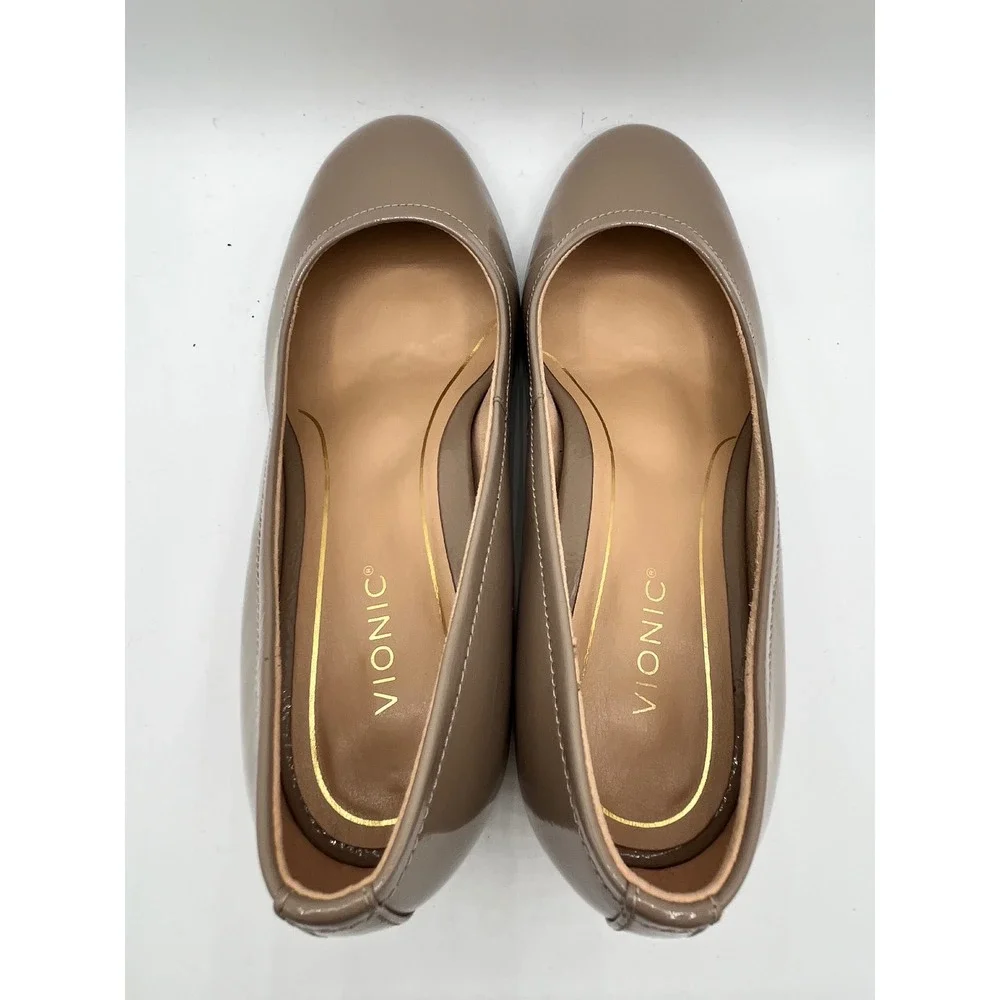 Vionic Carmel Taupe Patent Block Heel Pumps Women Sz 7.5 Wide Round Toe Shoes